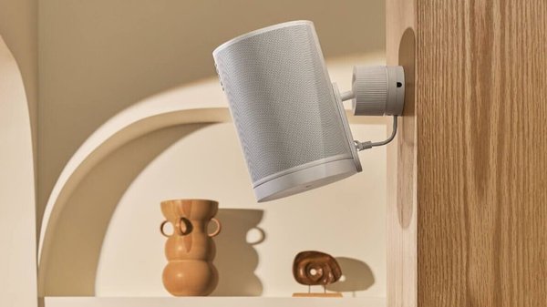 Sonos Era 100 Pro pakub lisaks heale helile ka muljet avaldavalt mitmekülgseid paigaldusvõimalusi